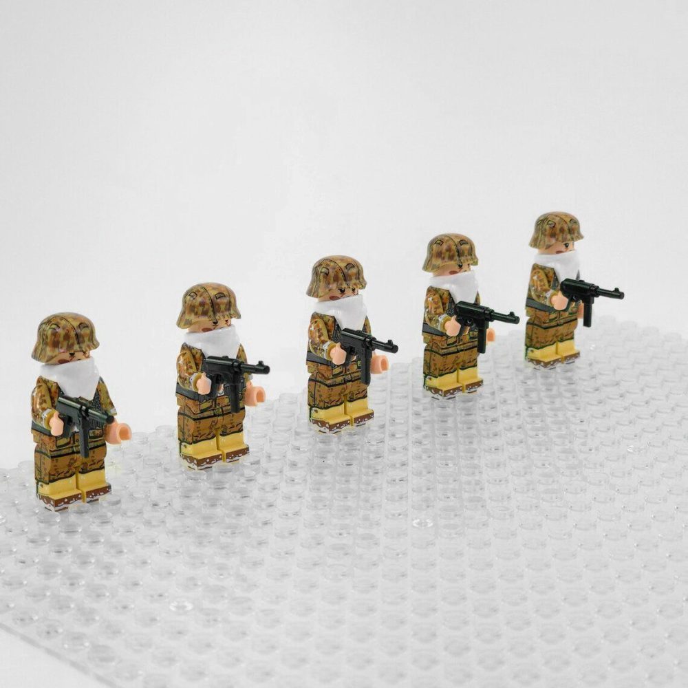 WW2 German Winter Snow Soldiers MP40 Block Figures Set of 5pcs