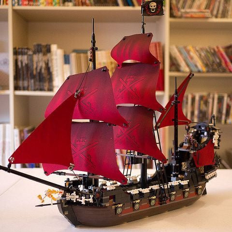 Queen Anne Style Pirate Ship Building Block Figures Set