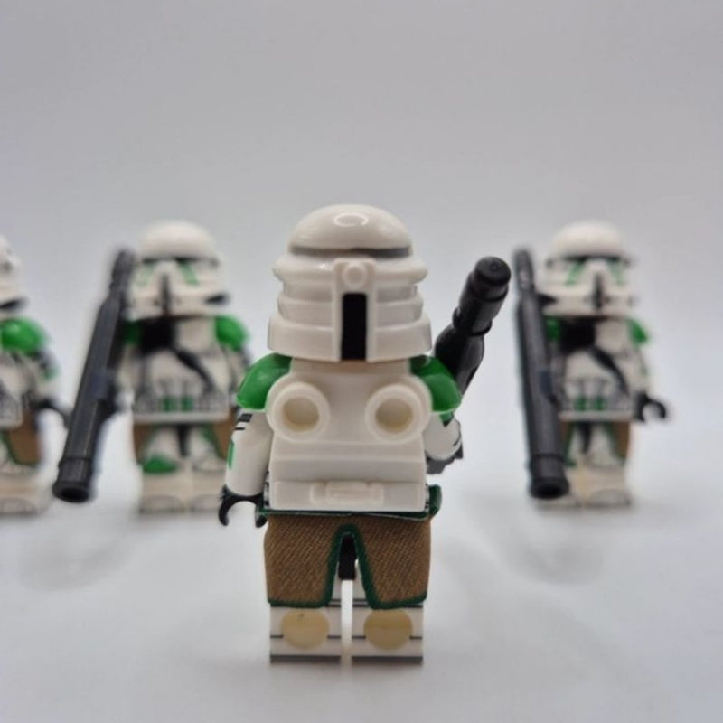 Space War Theme 41st Airborne Paratrooper Block Figures Set With RPS-6 Rocket Launcher