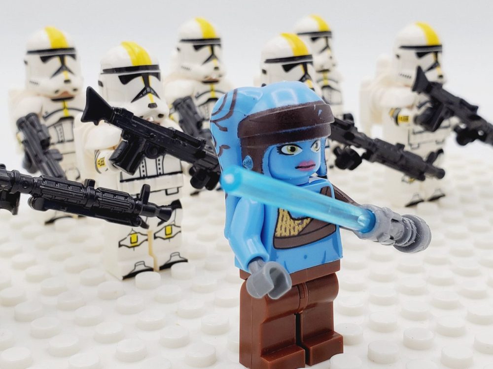 Space War Theme 327th Star Corps Clone Troopers With Jedi Aayla Block Figures Set