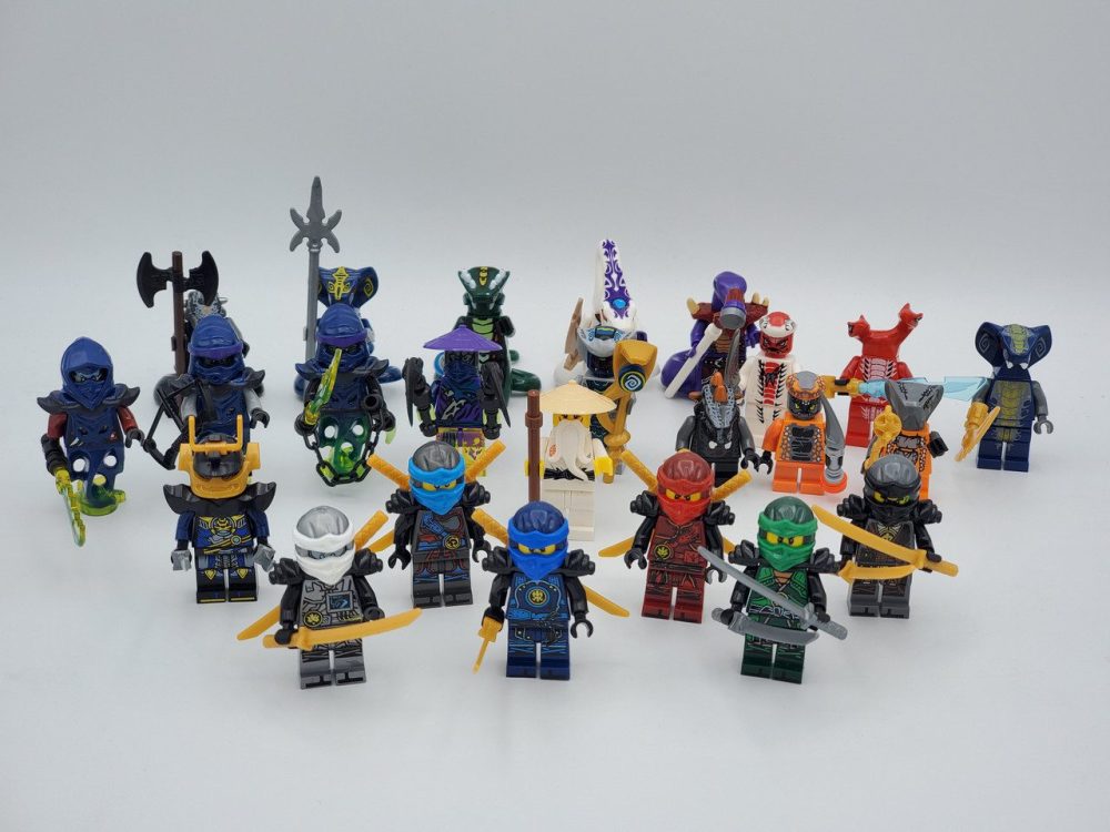 Ninjago Ninjago vs Serpentine 24-Piece Block Figures Collection