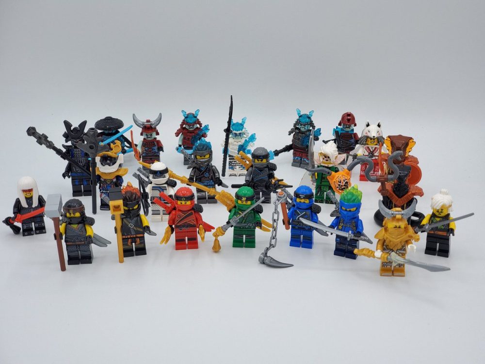 Ninjago Secrets of the Forbidden Spinjitzu Blizzard Samurai 24-Piece Block Figures