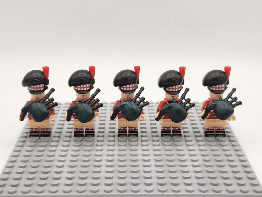 Scottish Bagpiper Block Figures Set of 5pcs