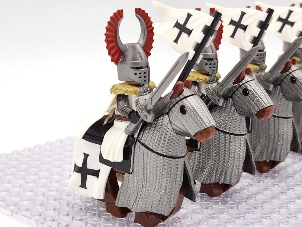 Crusades Mounted Teutonic Knights &Armored Warhorse Block Figures Set