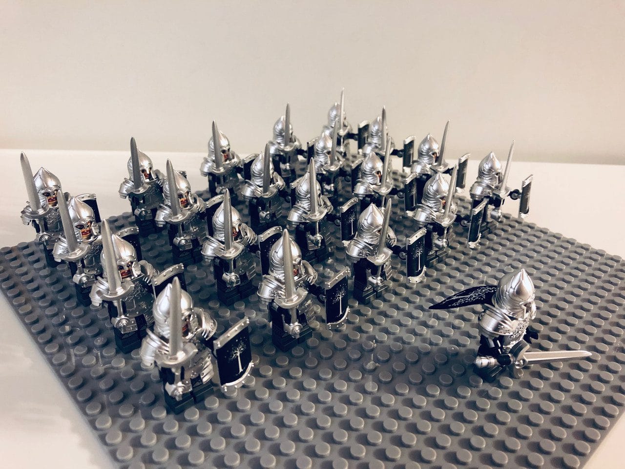 Lord the Rings Gondor Heavy Swords Block Figures Set 21pcs
