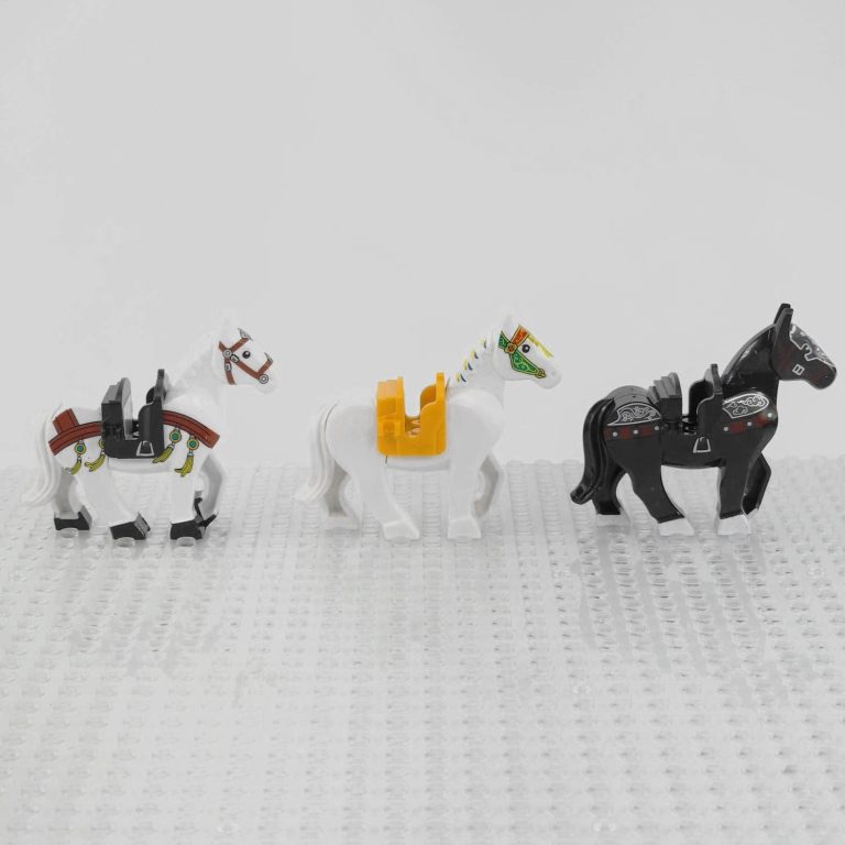 Medieval Knights Horses and Mounts Block Figures