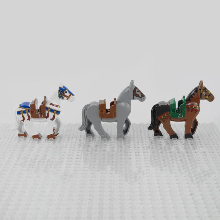Medieval Knights Horses and Mounts Block Figures