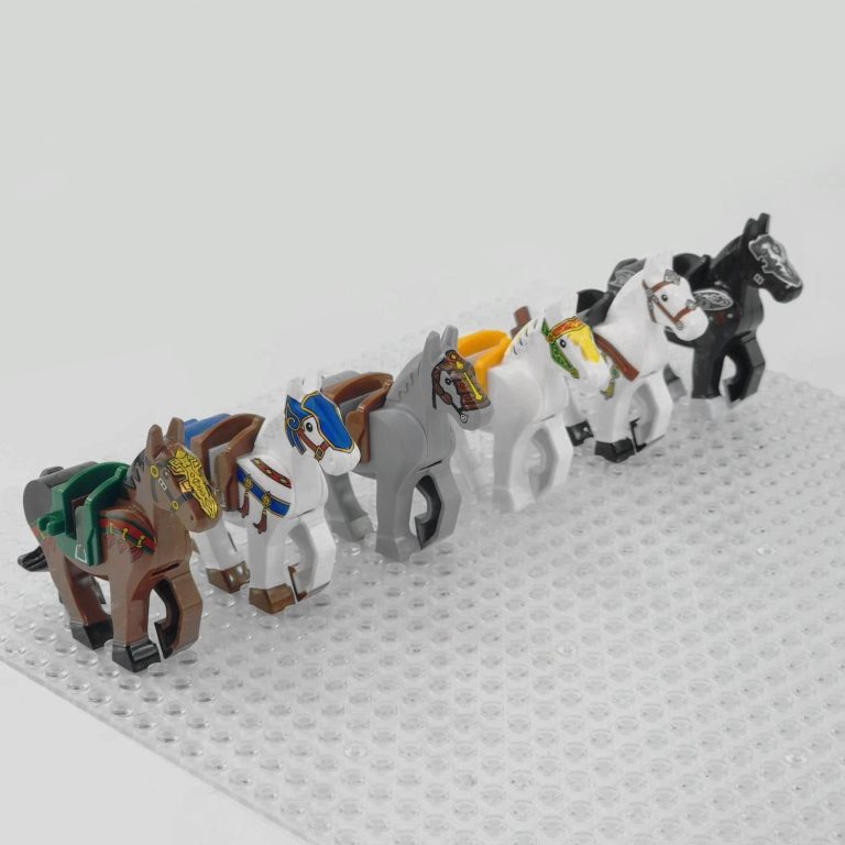 Medieval Knights Horses and Mounts Block Figures