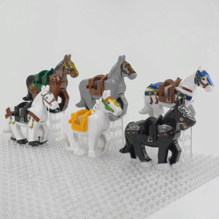 Medieval Knights Horses and Mounts Block Figures