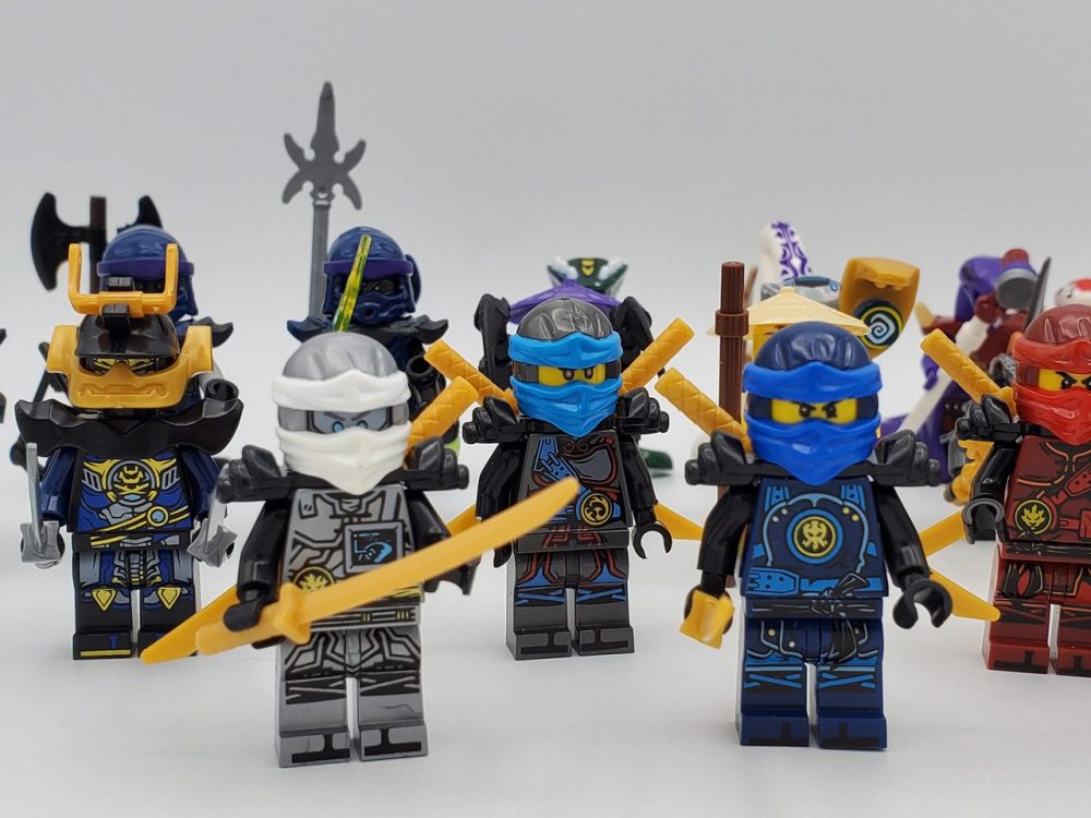 Ninjago Ninjago vs Serpentine 24-Piece Block Figures Collection