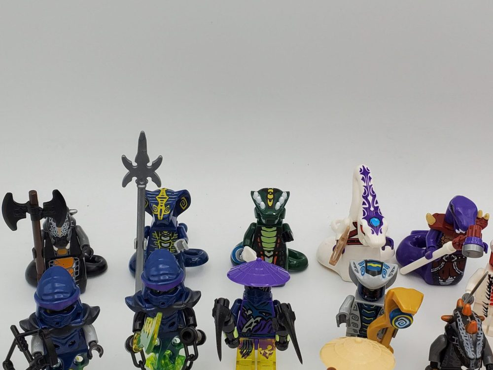 Ninjago Ninjago vs Serpentine 24-Piece Block Figures Collection