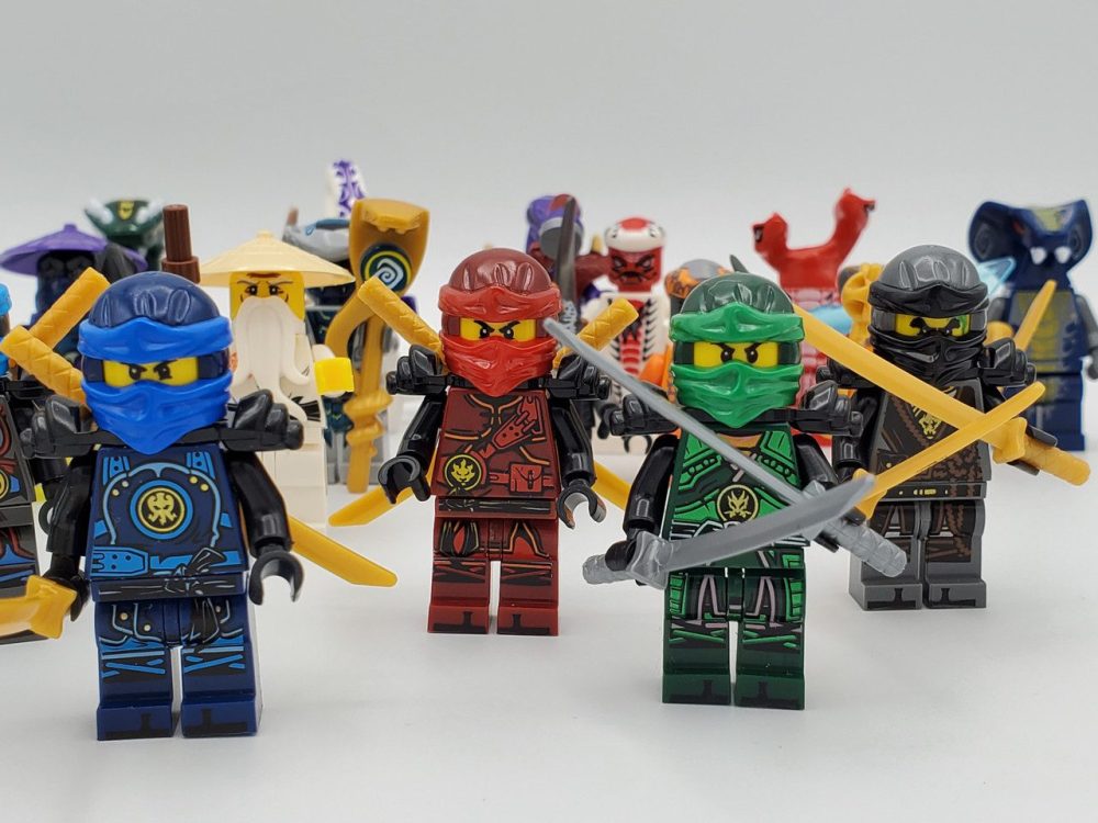 Ninjago Ninjago vs Serpentine 24-Piece Block Figures Collection