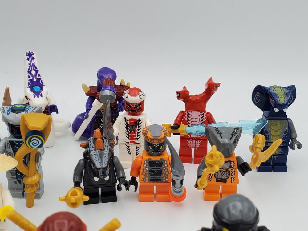 Ninjago Ninjago vs Serpentine 24-Piece Block Figures Collection