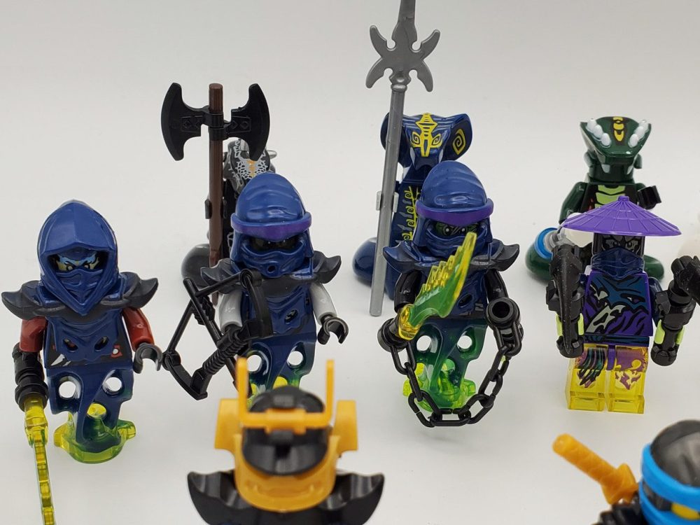 Ninjago Ninjago vs Serpentine 24-Piece Block Figures Collection