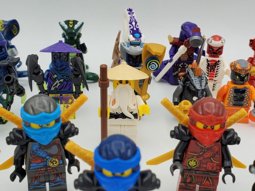Ninjago Ninjago vs Serpentine 24-Piece Block Figures Collection