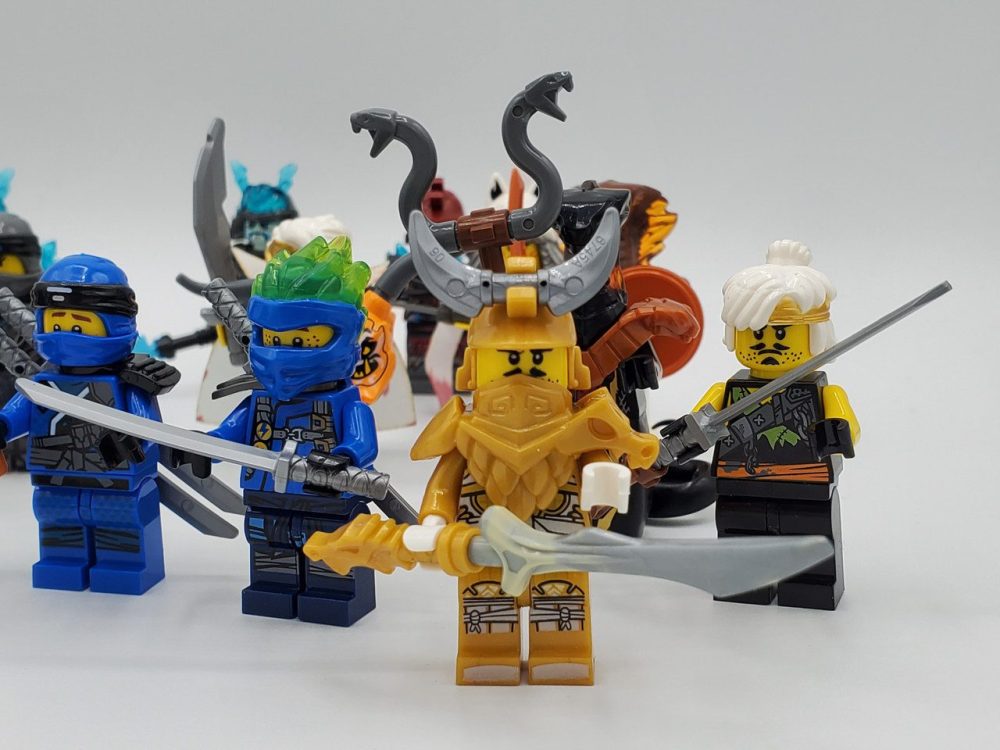 Ninjago Secrets of the Forbidden Spinjitzu Blizzard Samurai 24-Piece Block Figures