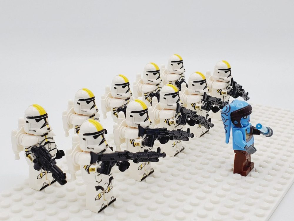 Space War Theme 327th Star Corps Clone Troopers With Jedi Aayla Block Figures Set