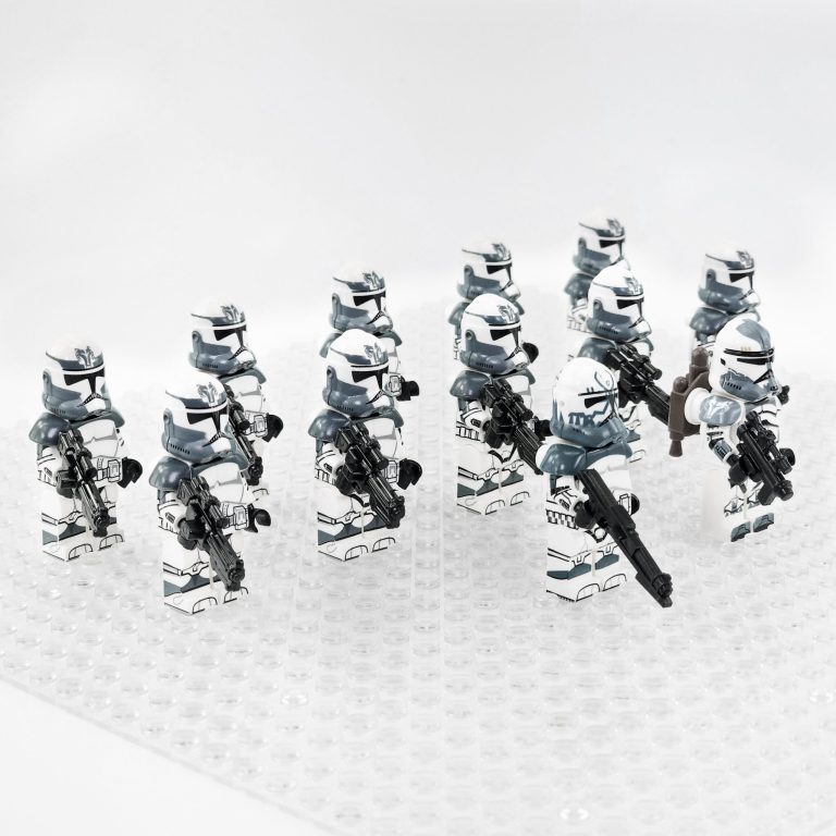 Space War Theme Wolfpack Clones With Commander Wolffe and Comet Block Figures Set