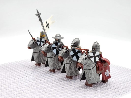 Tripoli Mounted Knights & Armored Warhorse Block Figures Set