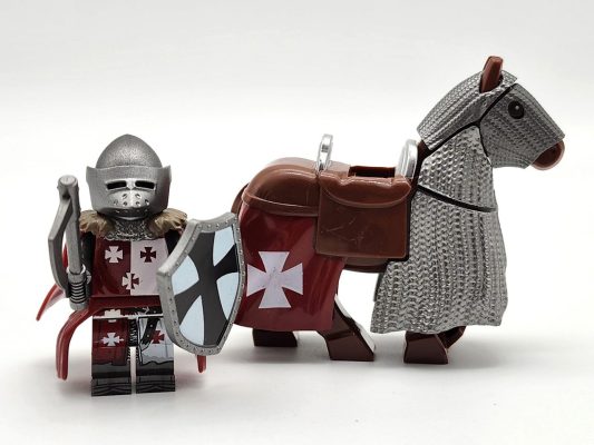 Tripoli Mounted Knights & Armored Warhorse Block Figures Set