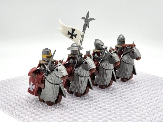 Tripoli Mounted Knights & Armored Warhorse Block Figures Set